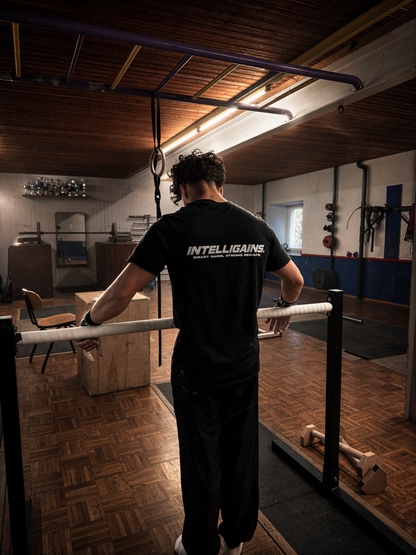 ESSENTIAL INTELLIGAINS TEE