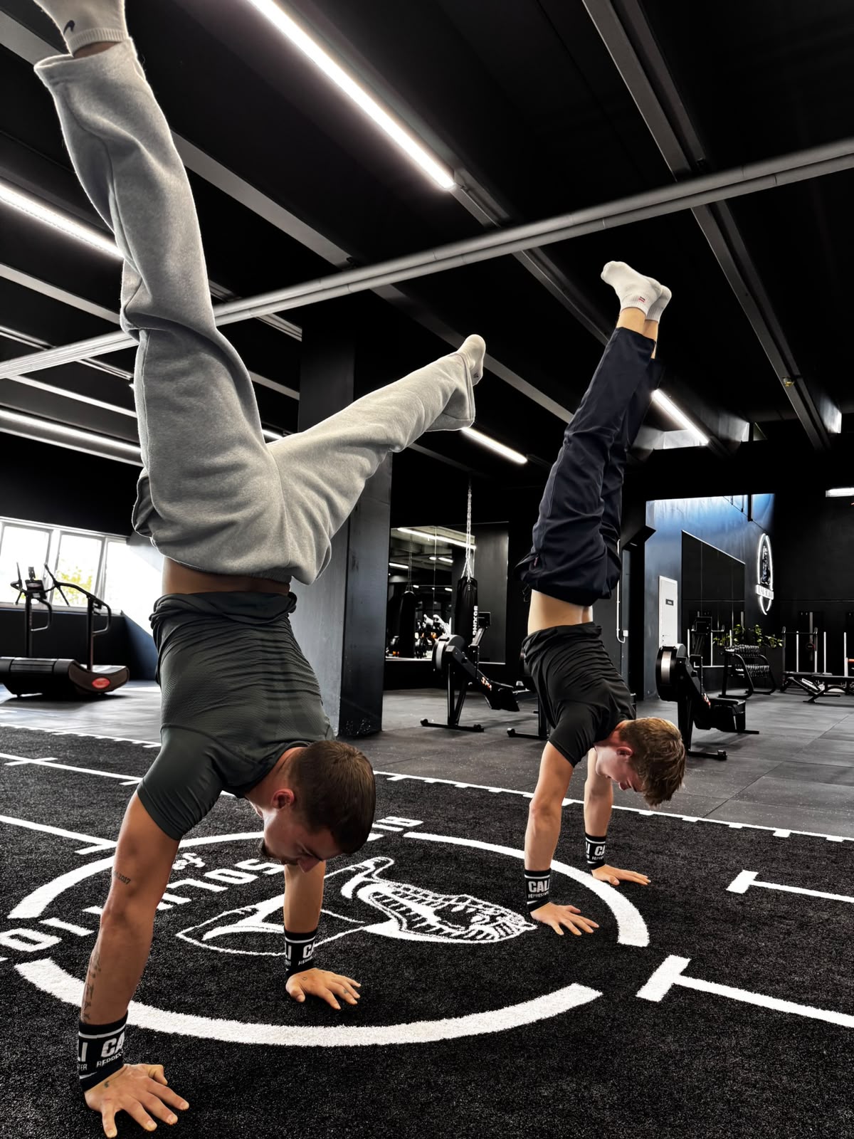 2GuysOneBar