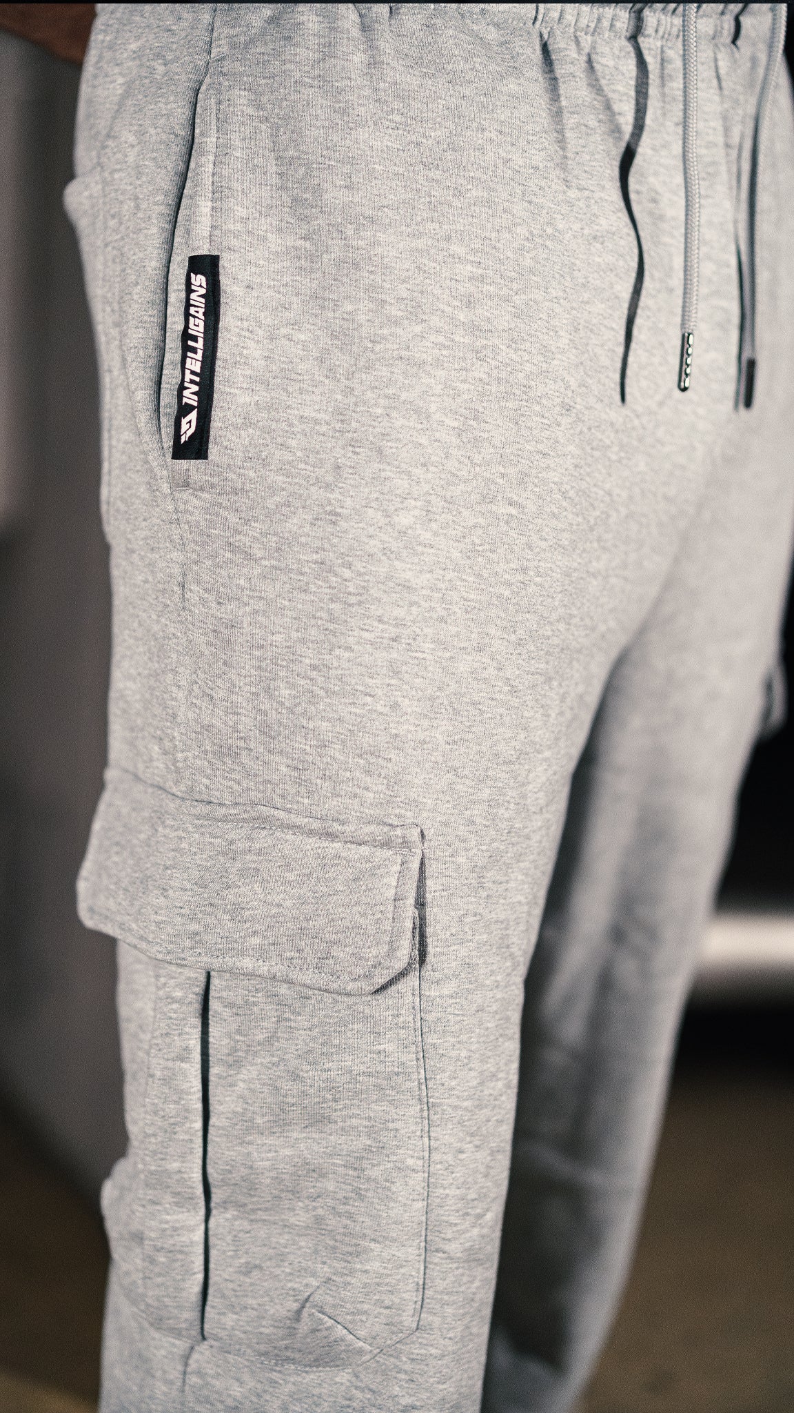 NO EXCUSES Cargo Jogger, detail of the patch cargo pocket