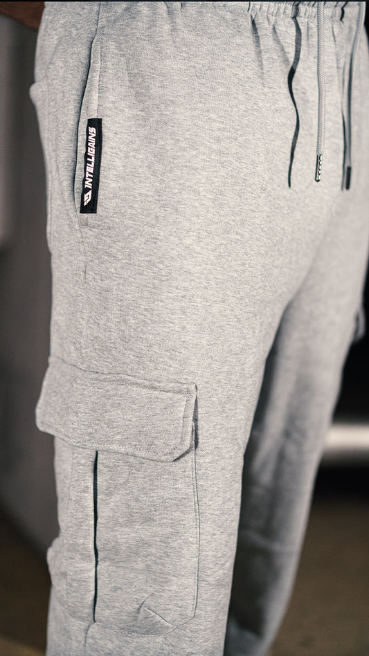 NO EXCUSES Cargo Jogger, detail of the patch cargo pocket